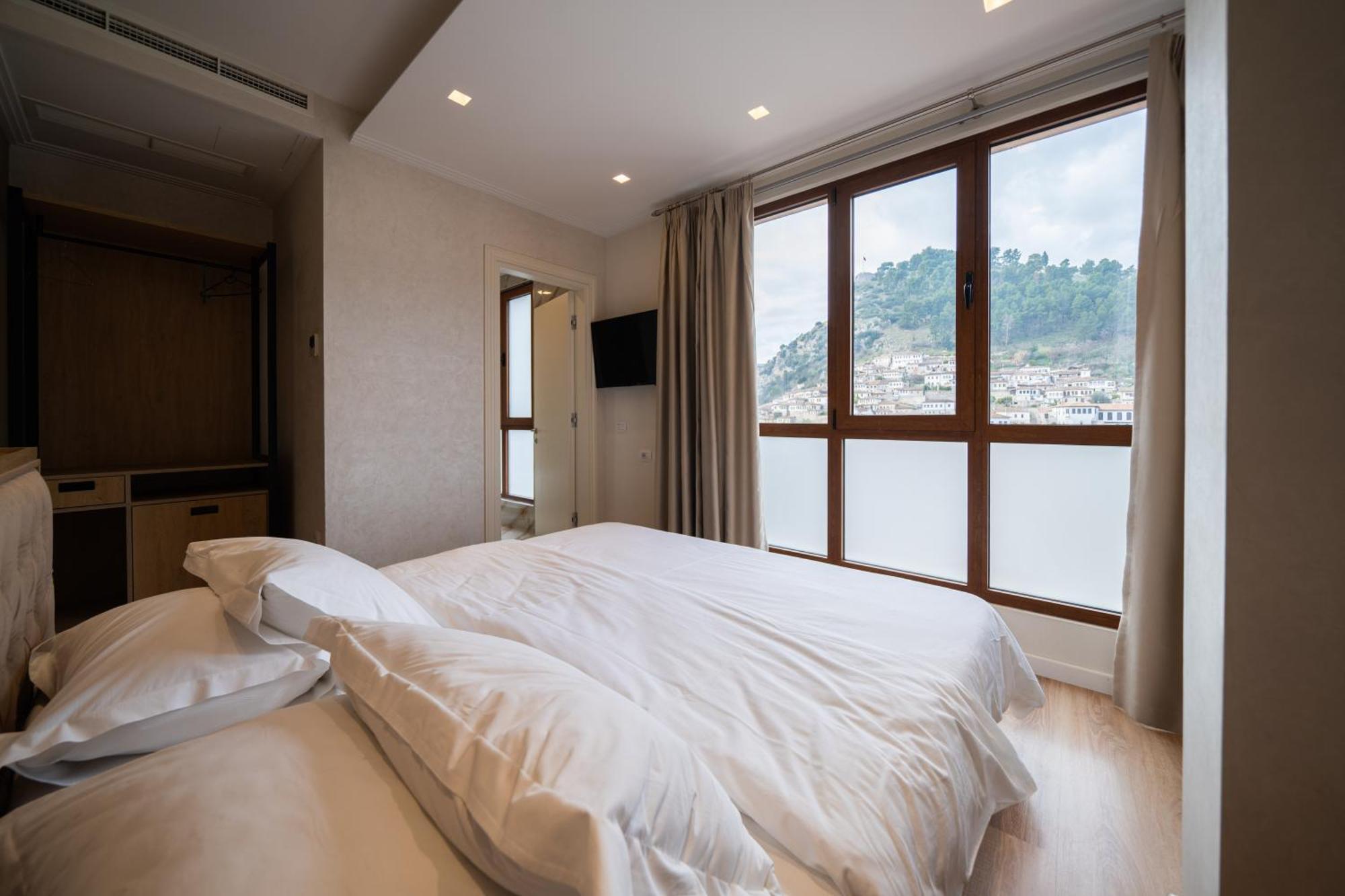 Merko Hotel Berat Exterior foto