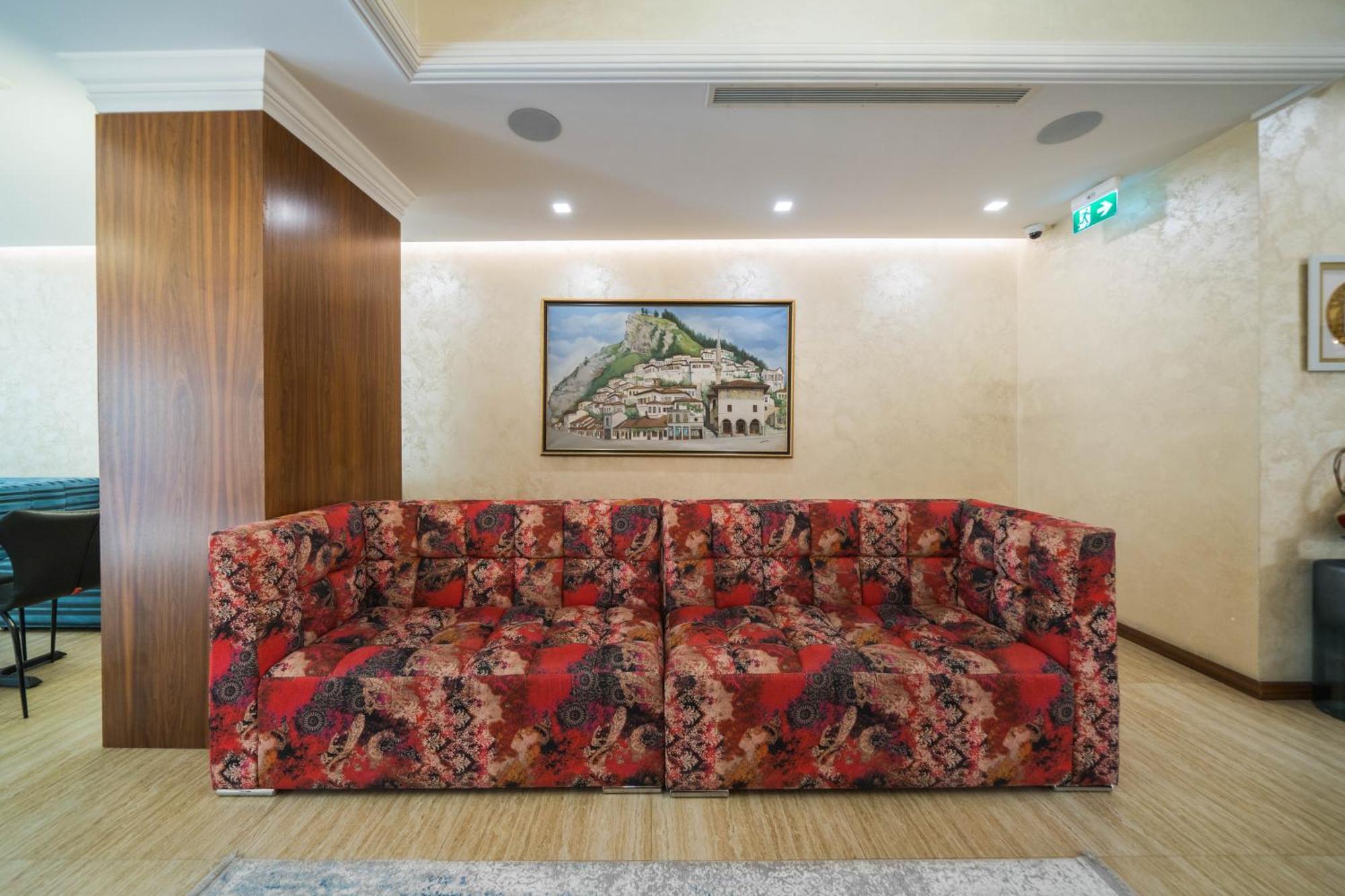 Merko Hotel Berat Exterior foto